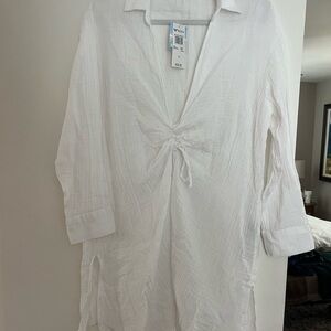 Brand new with tags, never worn. Roxy “Sun and Limonade” linen beach cover up. M